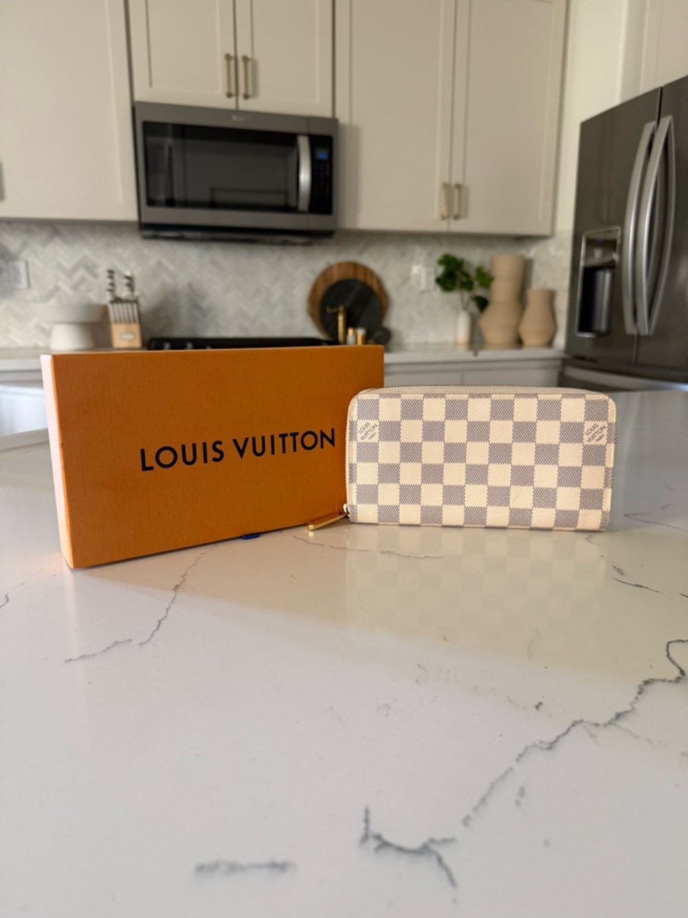 Louis Vuitton Damier Zippy Wallet - Cream and White